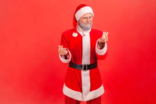 Porträt Eines Positiven Älteren Mannes Mit Grauem Bart Weihnachtsmannkostüm Der — Stockfoto