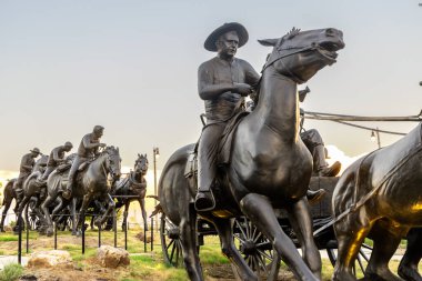 Oklahoma City, ABD - 25 Ekim 2023: Paul Moore 1889 Land Run 'ı resmetmiştir, yerleşimciler hızla Oklahoma bölgesine girerek topraklarına sahip çıkmışlardır..
