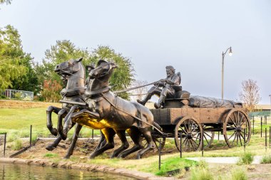 Oklahoma City, ABD - 25 Ekim 2023: Oklahoma City, Oklahoma 'da Paul Moore' un Centennial Land Run Anıtı.