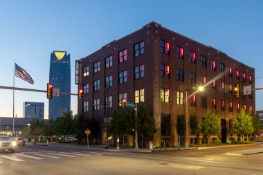 Oklahoma City, ABD - 25 Ekim 2023 Rock Island Saban Binası ve Devon Enerji Merkezi
