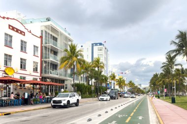 Miami, Florida - 25 Ağustos 2023: Okyanus Yolu 'nda yengeç kulübesi, güzel Art Deco Tarihi Bölgesi.