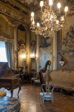 Miami, Florida - 25 Ağustos 2023: Villa Vizcaya Müzesi, İtalyan mimari odası.