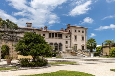 Miami, Florida - 25 Ağustos 2023: Vizcaya Müzesi ve Bahçeleri, saray, Rönesans mimari anıtı.