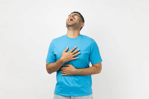 Retrato Feliz Optimista Loco Sin Afeitar Hombre Con Camiseta Azul —  Fotos de Stock