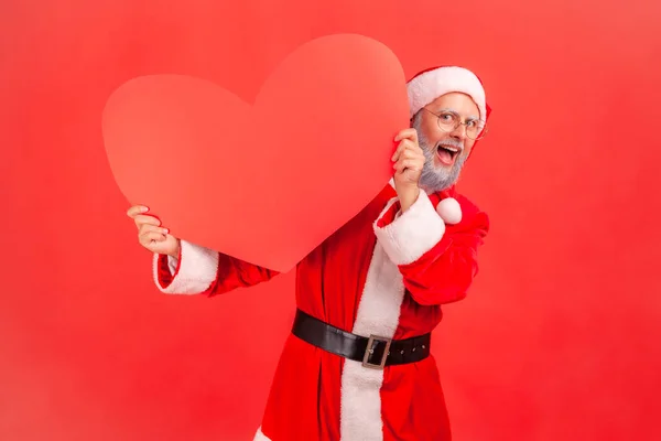 Zufrieden Lächelnder Älterer Mann Mit Grauem Bart Der Sich Weihnachtsmann — Stockfoto