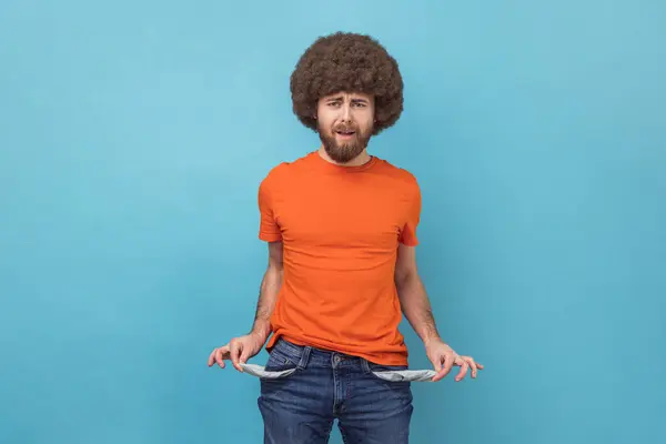 Ritratto Uomo Con Acconciatura Afro Che Indossa Una Shirt Arancione — Foto Stock