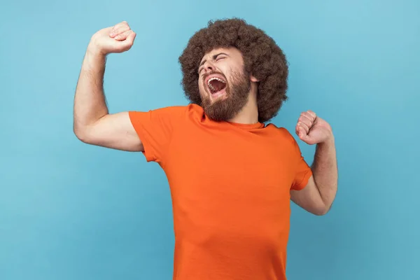 Portrait Sleepless Man Afro Hairstyle Wearing Orange Shirt Yawning Raising — Stock Photo, Image