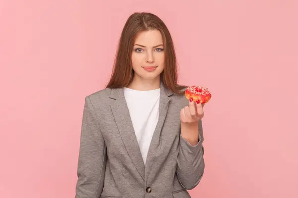 Portrait Confused Doubtful Woman Standing Sugary Dessert Hands Looking Camera — Stock Photo, Image