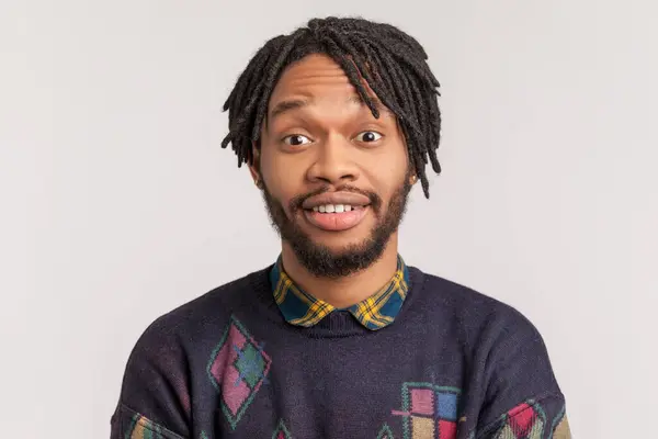 Portrait Homme Afro Américain Surpris Choqué Avec Dreadlocks Barbe Regardant Images De Stock Libres De Droits
