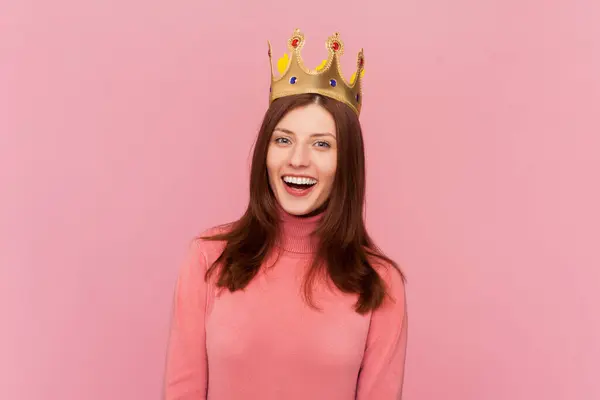 Happy Confident Smiling Woman Brown Hair Standing Gold Crown Looking — Stock Photo, Image