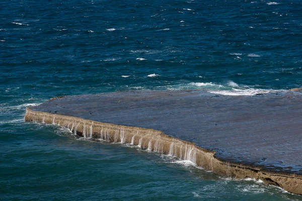 阿根廷巴塔哥尼亚半岛有悬崖的海岸景观 — 图库照片