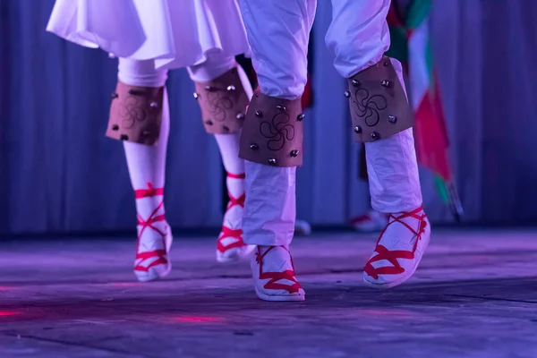 バスクの伝統舞踊 お祝い中のストリートダンス — ストック写真