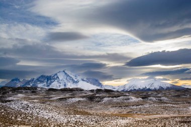 Dağ manzarası, Torres del Paine Ulusal Parkı, Patagonya, Şili.