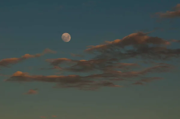 Луна Небе Облаками Патагония Аргентина — стоковое фото