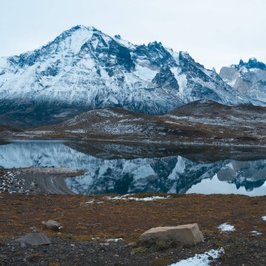 Dağ manzarası, Torres del Paine Ulusal Parkı, Patagonya, Şili.