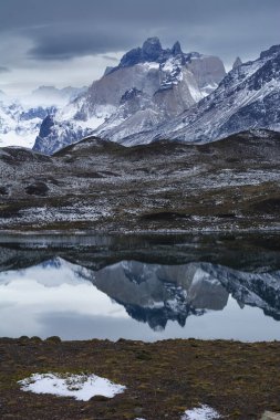Dağ manzarası, Torres del Paine Ulusal Parkı, Patagonya, Şili.