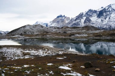 Dağ manzarası, Torres del Paine Ulusal Parkı, Patagonya, Şili.