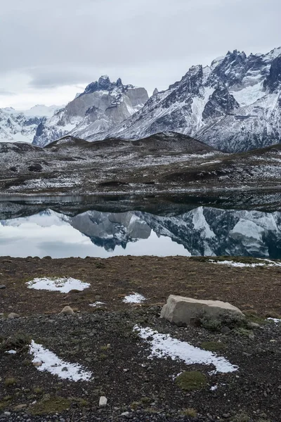 Dağ manzarası, Torres del Paine Ulusal Parkı, Patagonya, Şili.