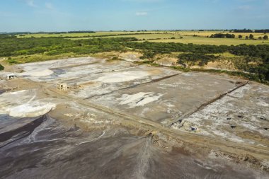 Pampas Manzarası 'ndaki tuzlu göl, La Pampa Eyaleti, Patagonya, Arjantin.
