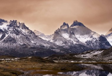 Dağ manzarası, Torres del Paine Ulusal Parkı, Patagonya, Şili.