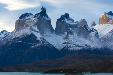 Dağ manzarası, Torres del Paine Ulusal Parkı, Patagonya, Şili.
