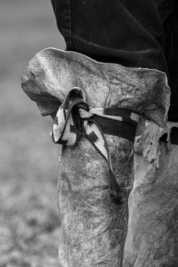 Gaucho geleneksel Potro botları giyiyor, La Pampa Eyaleti, Patagonya Arjantin