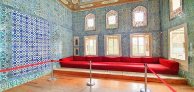 İstanbul, Türkiye, 01.01.2024 Büyük Osmanlı İmparatorluğu Topkapı Sarayı içindeki iç dekorasyon, İstanbul, Türkiye