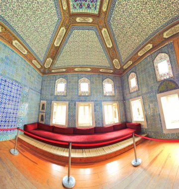 İstanbul, Türkiye, 01.01.2024 Büyük Osmanlı İmparatorluğu Topkapı Sarayı içindeki iç dekorasyon, İstanbul, Türkiye