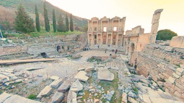 İzmir, Türkiye, 01.01.2024, Celsus Kütüphanesi Efes arkeoloji alanında antik bir Roma binasıdır.