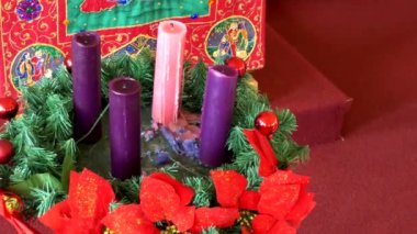 Dini bir kilisede veya kilisede yapılan cenaze törenlerinde yakılan mumlar.