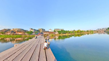 Çin, LeShan, 01.01.2025 güzel Rugong nehri eski Suji Çin şehrinden akıyor.