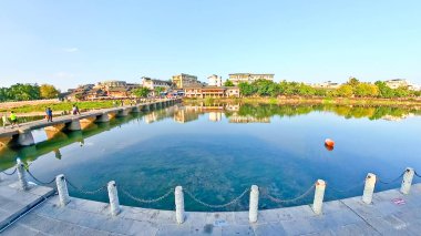 Çin, LeShan, 01.01.2025 güzel Rugong nehri eski Suji Çin şehrinden akıyor.