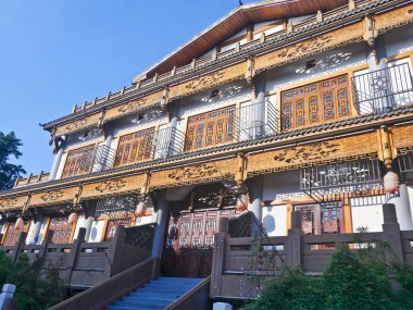 Eski Suji Çin kasabasında eski bir Tibet tapınağının görüntüleri.