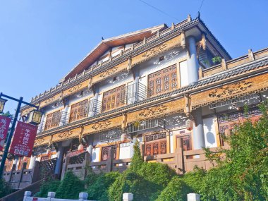 Eski Suji Çin kasabasında eski bir Tibet tapınağının görüntüleri.