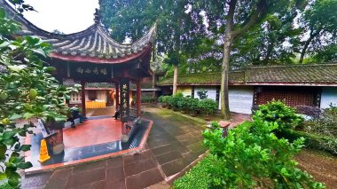 Çin, Emei, 01.01.2025 Konfüçyüsçülük ve Taoizm 'e tapan Baoguo tapınağını ziyaret eden turistler.