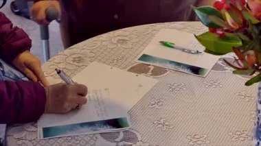 önemli bir iş belgesi ya da sertifikasının imzalanması