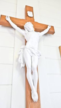 Dini bir Hıristiyan ya da Katolik kilisesinde İsa 'nın kutsal tapınağı. 