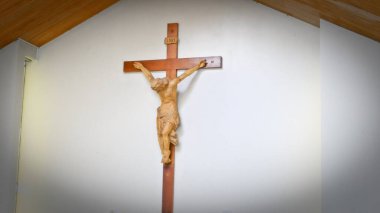 Dini bir Hıristiyan ya da Katolik kilisesinde İsa 'nın kutsal tapınağı. 