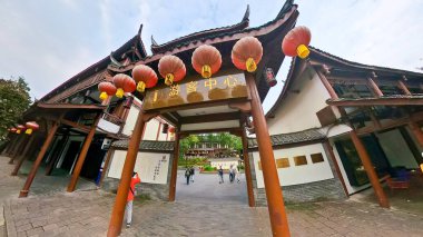 HuangLong 'daki eski binaların çekimleri Çin kasabasına