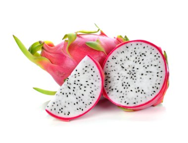 Beyaz arkaplanda Ejder Meyvesi izole.