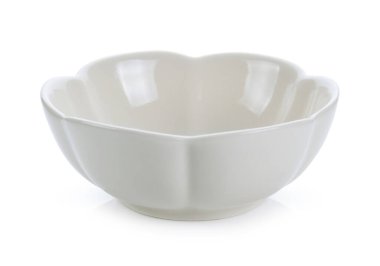 Beyaz arka planda izole edilmiş beyaz kase