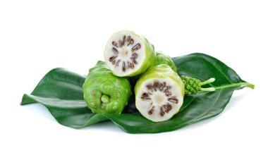 Egzotik Meyve - Beyaz arkaplanda Noni