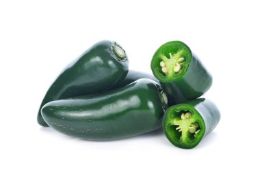 Beyaz arka plan üzerinde izole Meksika yeşil biber.