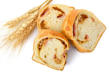 ekmek beyaz arkaplanda izole edildi