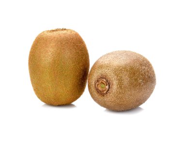 Beyaz arkaplanda yalıtılmış Kivi meyvesi