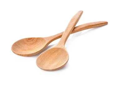 Tahta kaşık beyaz arkaplanda izole edildi