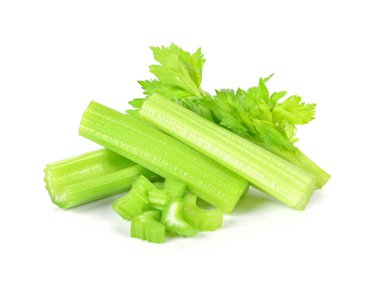 Beyaz arkaplanda izole edilmiş taze yaprak kerevizi.