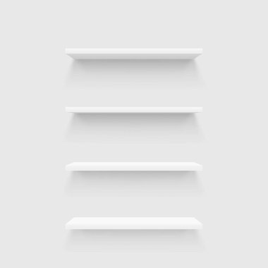 Beyaz rafların bembeyaz arkaplanda gölgeli ön görünümü