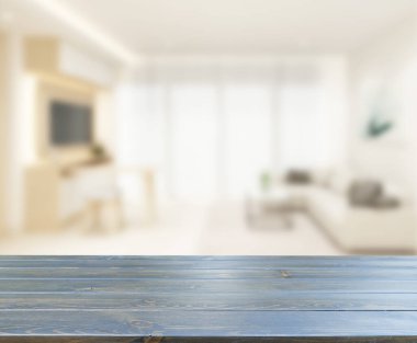 Masa üstü ve arka planın bulanık oturma odası