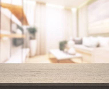 Masa üstü ve arka planın bulanık oturma odası